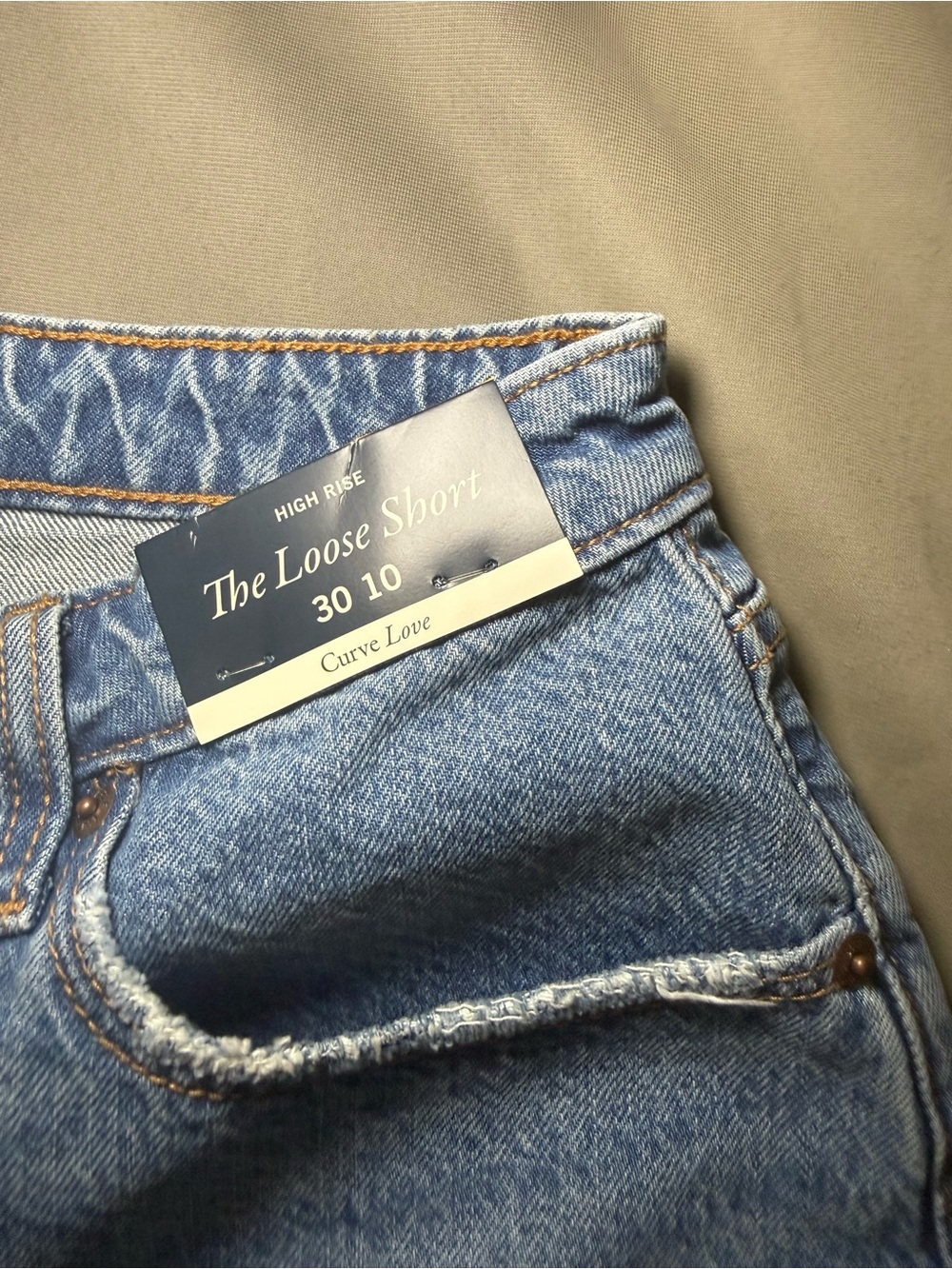 Abercrombie & Fitch The Loose Short High Rise Blue Denim Cut Off Shorts
30/10 - Picture 3 of 7